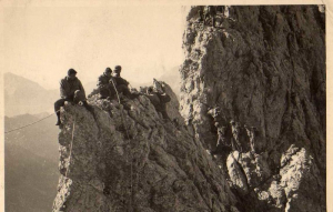 Alpini della Julia sulle Tre Lame nel 1961.
